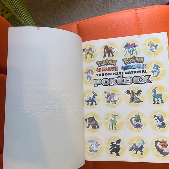 Pokedex Omega Ruby Alpha Sapphire book - Picture 3 of 6